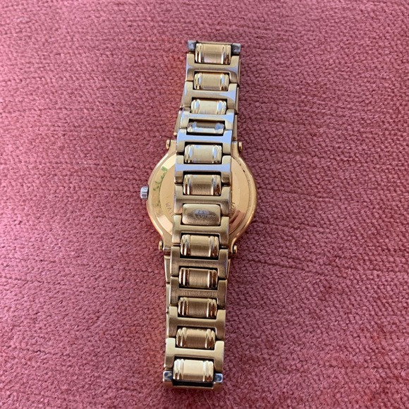 VINTAGE GUCCI 9200L Gold Plated Watch - Picture 4 of 6